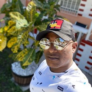 Meet your Posher, Roberto barbaro